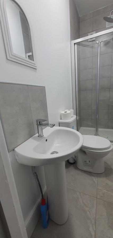 Coventry Elite House Aparthotel Esterno foto