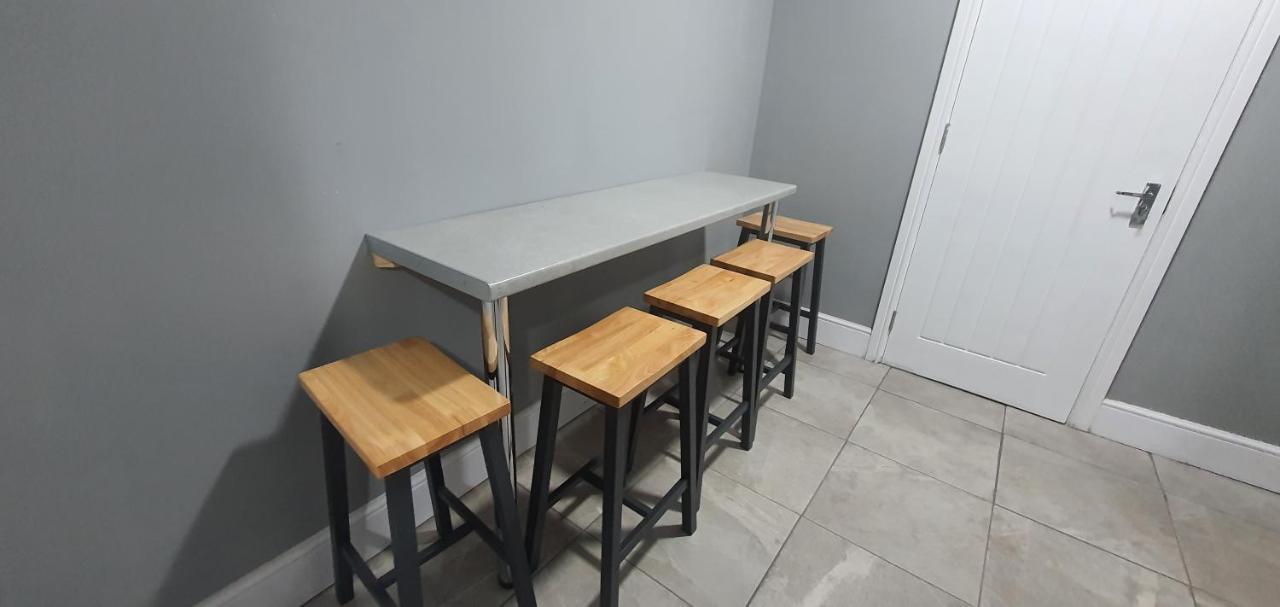 Coventry Elite House Aparthotel Esterno foto